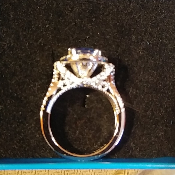 New Victoria Weick Swarovski Topaz Ring - Picture 8 of 14